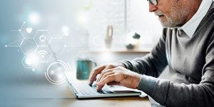 Quase metade dos brasileiros 40+ já usa inteligência artificial