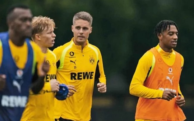 Jogadores do Borussia Dortmund durante treinamento da equipe