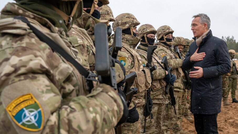Aliança militar do Ocidente faz exercícios militares em meio à guerra a Ucrânia