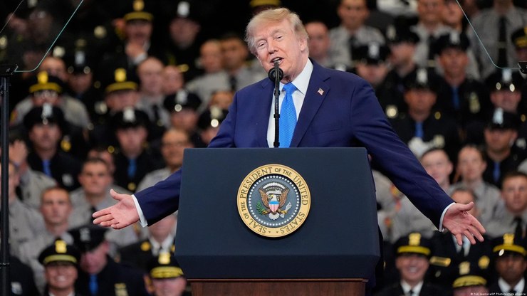 Trump%20amea%C3%A7a%20declarar%20Estreito%20de%20Ormuz%20territ%C3%B3rio%20dos%20EUA