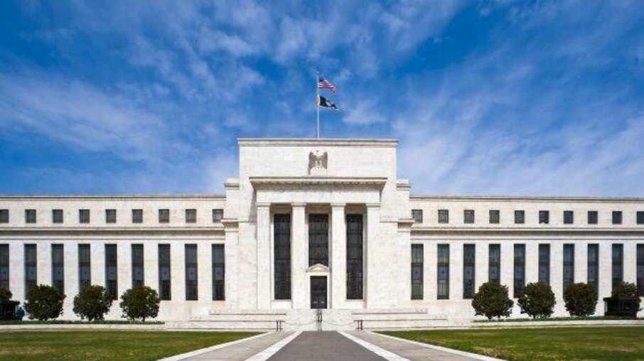 Fed deve manter reajuste nos juros para segurar a inflação dos Estados Unidos