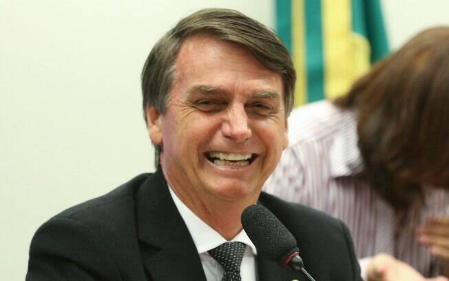 Jair Bolsonaro causou discussão no Twitter com publicação sobre prisão do ex-presidente Lula
