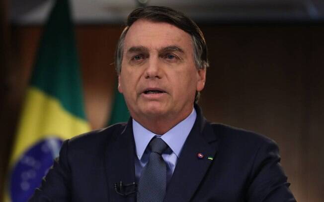 O presidente Jair Bolsonaro usou a conversa com apoiadores na frente do Palácio do Alvorada para defender o desembargador Kassio Nunes Marques