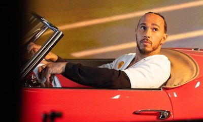 VÍDEO: Hamilton revive clássico do cinema para estreia na Ferrari