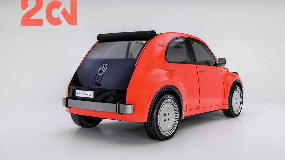 Traseira do Citroën 2CV Concept mantém formas arredondadas e referências ao modelo original, com acabamento vermelho e teto preto.