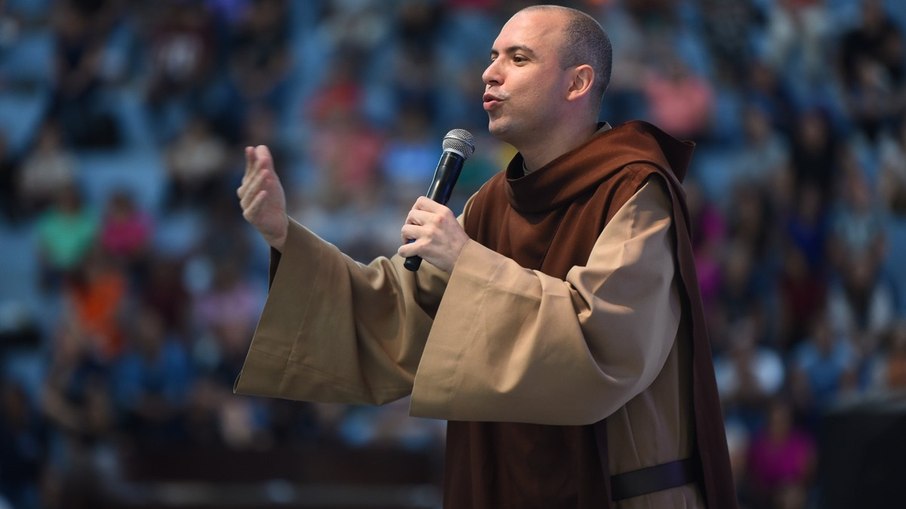 Frei Gilson é atração principal