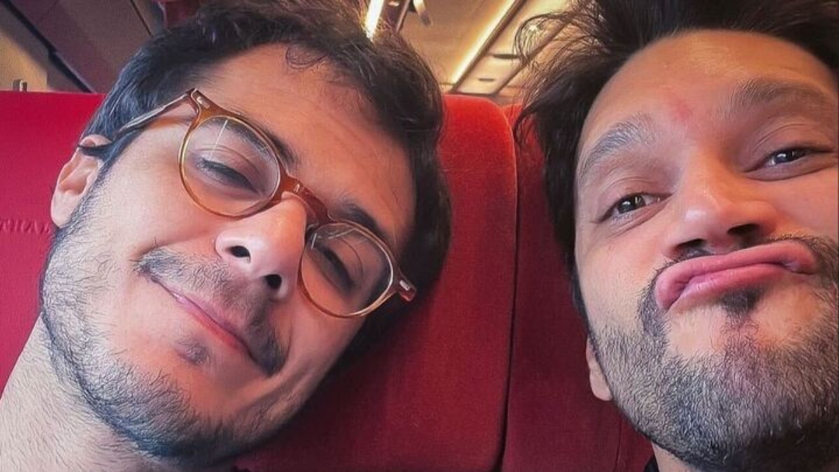 Armando Babaioff e Victor Novaes em foto rara no Instagram