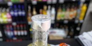 Operação policial em Campinas (SP) apreende bebidas falsificadas