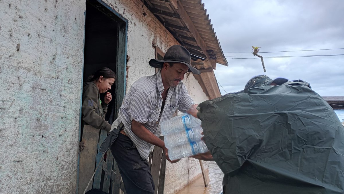 As missões para levar ajuda humanitária continuam sendo realizadas de acordo com as necessidades identificadas pelas equipes que estão nos municípios As missões para levar ajuda humanitária continuam sendo realizadas de acordo com as necessidades identificadas pelas equipes que estão nos municípios