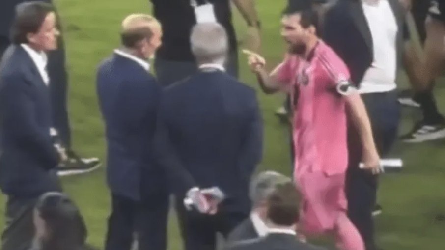 Momento em que Messi encarou Don Garber Momento em que Messi encarou Don Garber