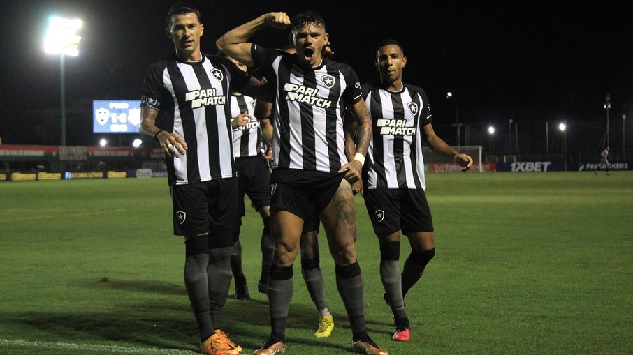 Botafogo venceu o Bangu por 2 a 0