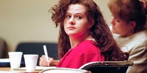 Mulher sobrevive à pena de morte duas vezes; entenda o caso