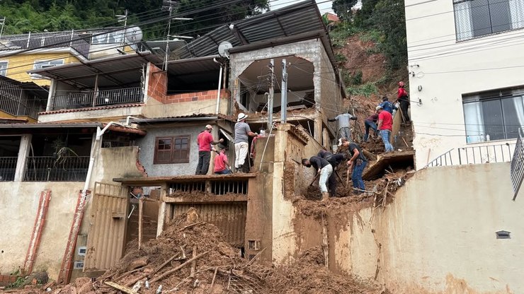 Juiz de Fora e Ubá têm 64 mortes e chuva deve diminuir