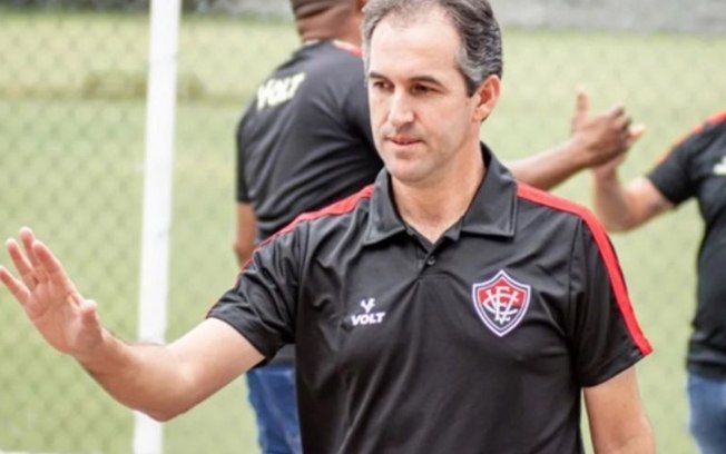 Técnico Léo Condé se despede do Vitória: “saio com a certeza de ter feito meu melhor e com o sentimento de gratidão”