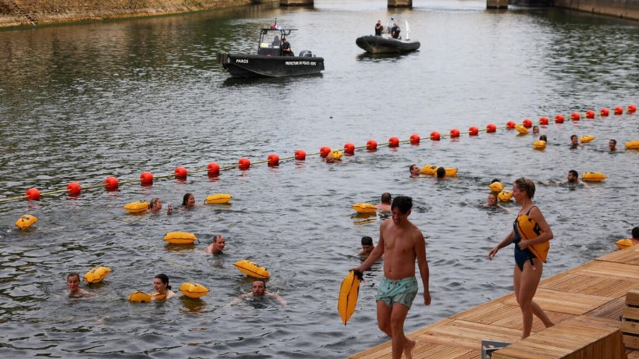 Rio Sena é liberado para natação após 102 anos