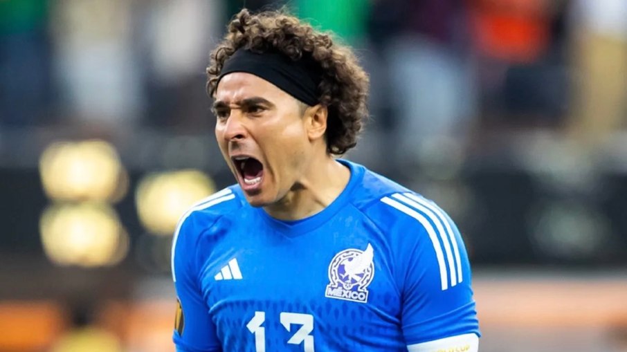 Ochoa se despede da Copa jogando em casa, diante da torcida que o transformou em ídolo