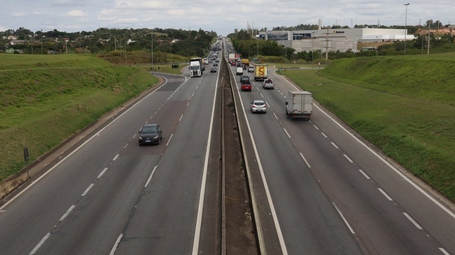 Alça de acesso da SP 330 saída 76B, sentido interior-capital, lado direito, terá obras no pavimento