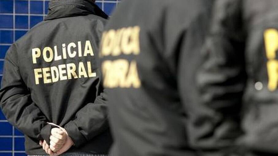 Agentes da Polícia Federal durante operação