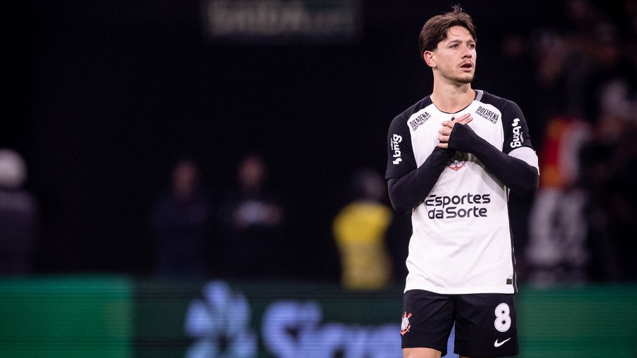Rodrigo Garro acompanhou a delegação para Curitiba e pode ser titular