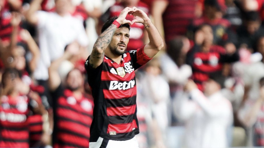 Arrascaeta comemora o primeiro gol da vitória sobre o Palmeiras