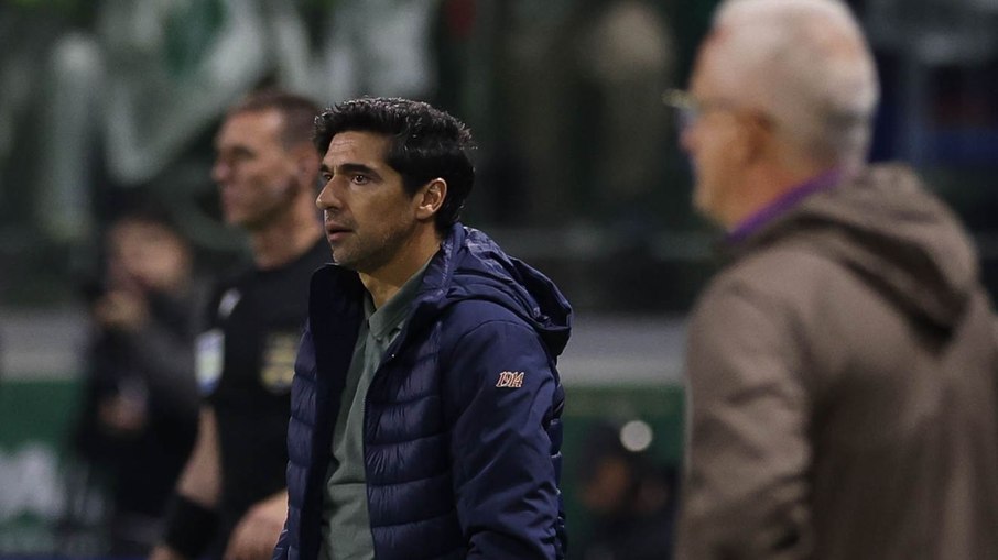 Com Abel xingado pela torcida, Palmeiras é eliminado