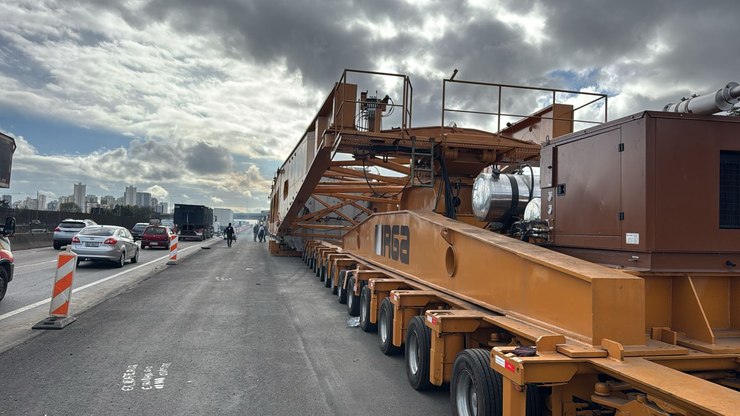 Transporte%20de%20carga%20pesada%20impacta%20tr%C3%A2nsito%20na%20Dutra%20hoje