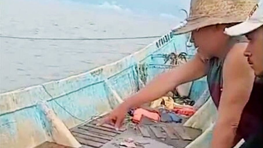 Barco encontrado com corpos em decomposição no Pará