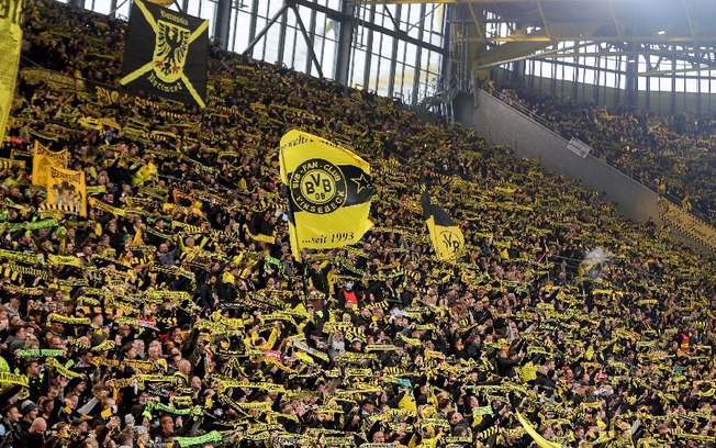 Borussia Dortmund lança uniforme em homenagem ao estádio do ‘paredão amarelo’