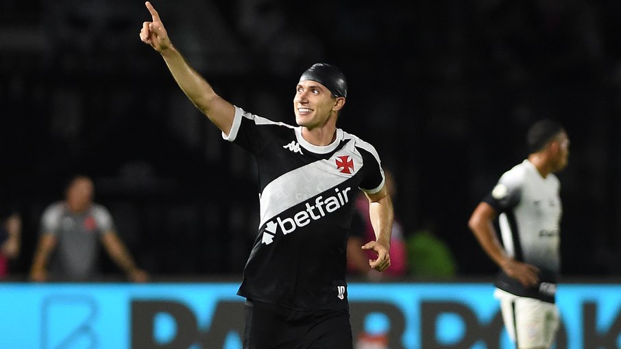 Vasco vence Corinthians em São Januário Vasco vence Corinthians em São Januário