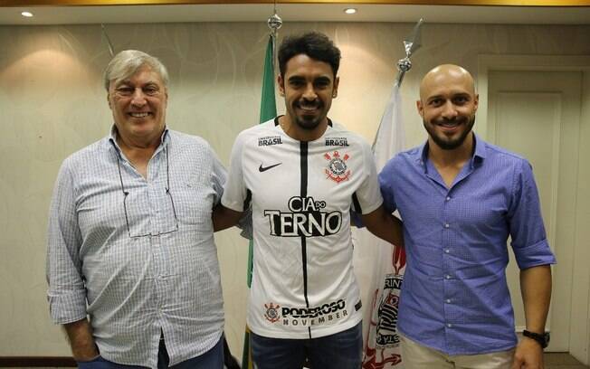 Corinthians contratou o atacante Junior Dutra, que estava no Avaí