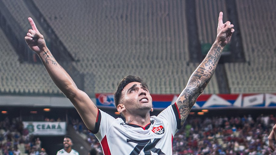 Gustavo Mosquito marcou três gols e deu três assistências na temporada Gustavo Mosquito marcou três gols e deu três assistências na temporada