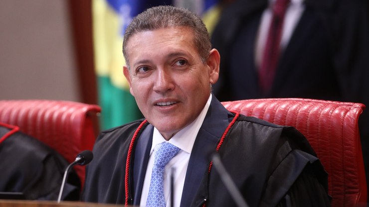 Nunes Marques assume presidência do TSE