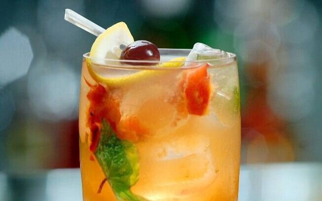 Para quem gosta do fruto, o drink Acerola Smash pode virar sua bebida favorita