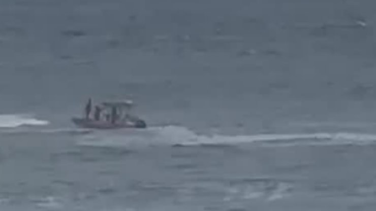 Jovem desaparece após ser levado pelo mar no dia do aniversário