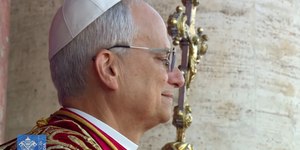 Leão XIV: o que o novo papa pensa sobre a população LGBT?