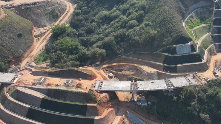 Via Dutra: Nova Serra
das Araras supera 65% das obras