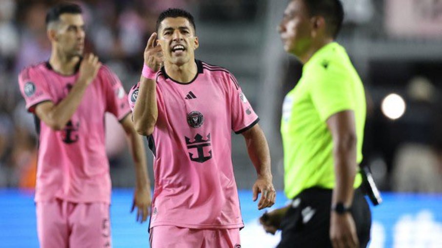 Suárez discutiu com árbitrro da partida contra o Monterrey