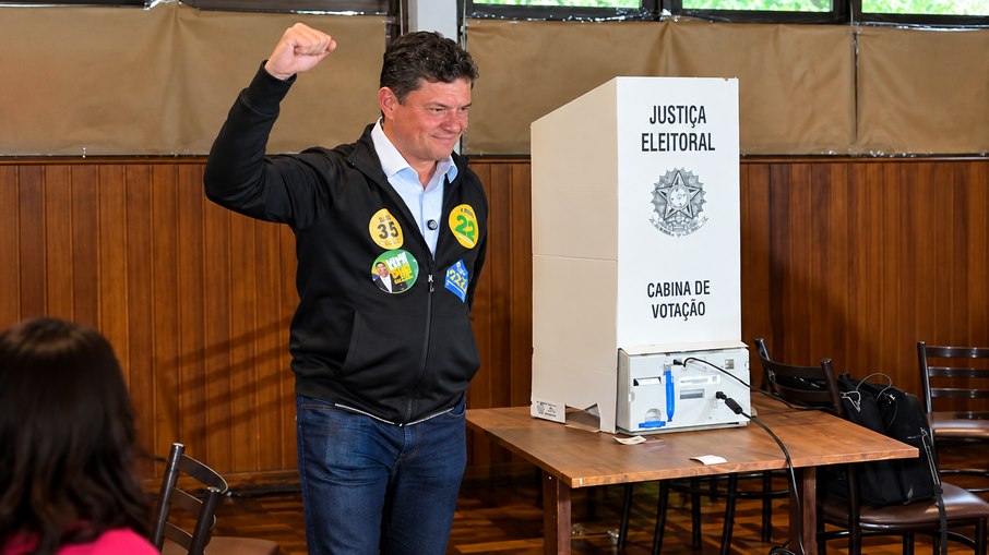 Sergio Moro durante a votação neste domingo (04) Sergio Moro durante a votação neste domingo (04)