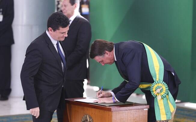Bolsonaro transferiu o Coaf, para o Ministério da Justiça e Segurança Pública, comandado por Moro