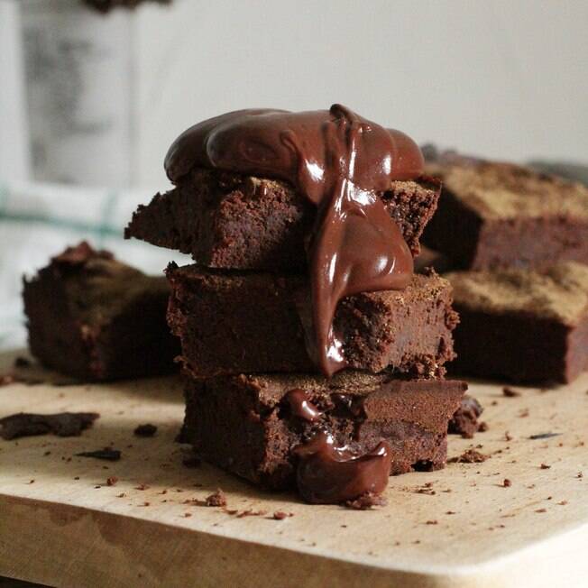 bolo com ganache de chocolate