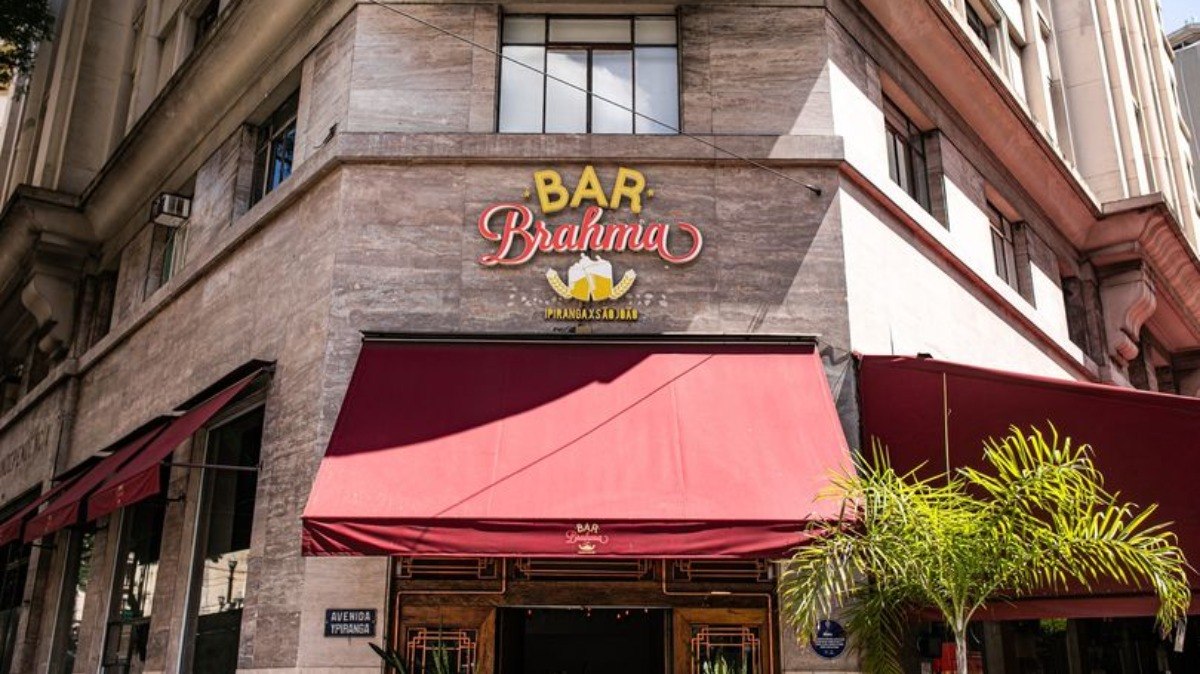 Bar Brahma conta com história de 75 anos na esquina entre as avenidas Ipiranga e São João
