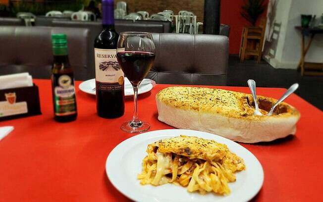 Conheça o macarrão vulcão da Pizzaria Villaggio, prato para quem ama massa e queijos Conheça o macarrão vulcão da Pizzaria Villaggio, prato para quem ama massa e queijos