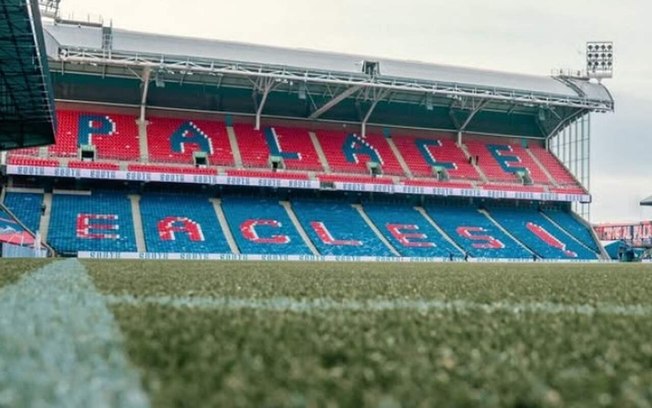 Águia Phoenix é a mascote do Crystal Palace desde 2024 Águia Phoenix é a mascote do Crystal Palace desde 2024