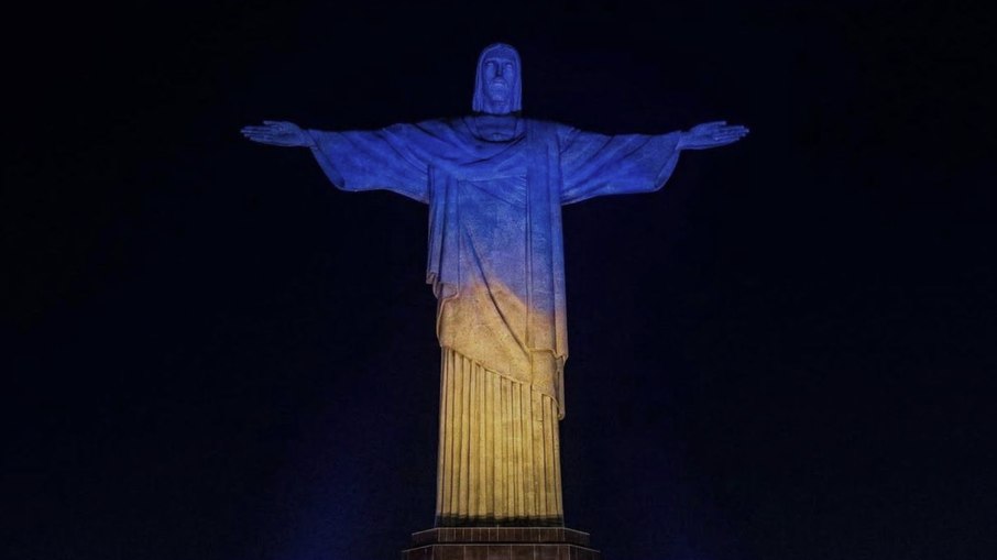 Sob as cores da PUC-SP, a bênção humanista do Cristo Redentor Sob as cores da PUC-SP, a bênção humanista do Cristo Redentor