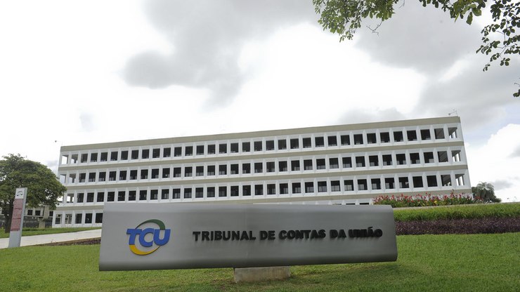 %22Penduricalho%22%20do%20TCU%20pode%20elevar%20sal%C3%A1rios%20a%20at%C3%A9%20R%24%2086%20mil