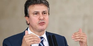 18 reais: Governo deve mudar cálculo do piso do magistério