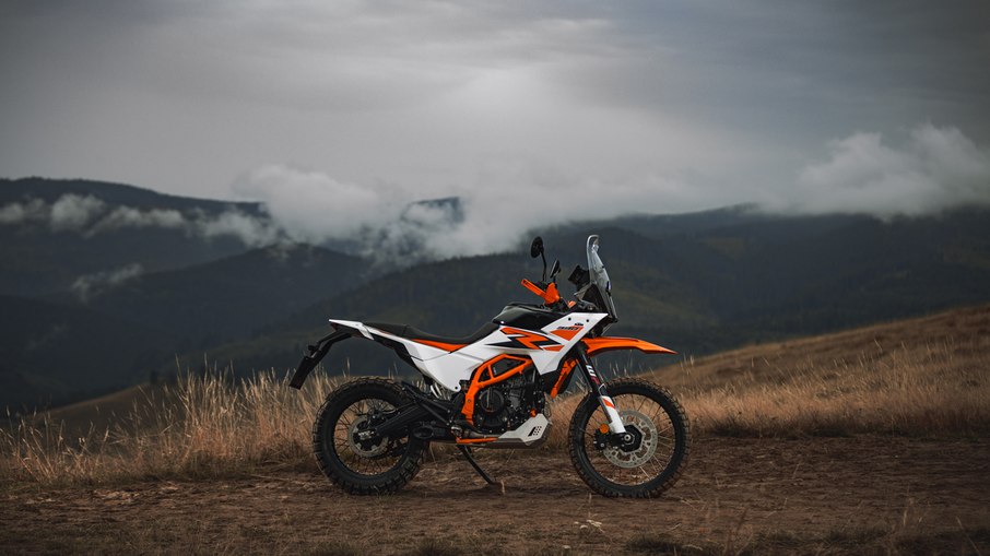 KTM 390 Adventure R foi desenvolvida com foco maior em trilhas e grandes travessias. KTM 390 Adventure R foi desenvolvida com foco maior em trilhas e grandes travessias.