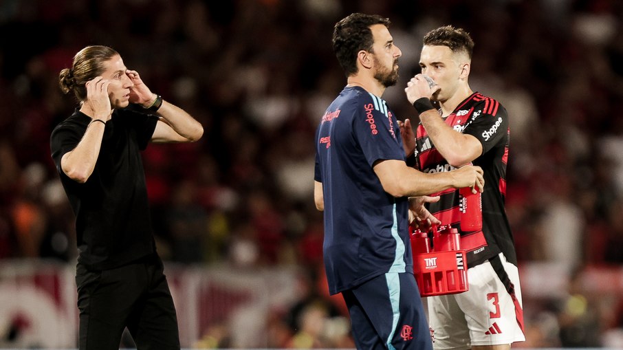 Filipe Luís comanda o Flamengo no empate sem gols com o Cruzeiro no Maracanã Filipe Luís comanda o Flamengo no empate sem gols com o Cruzeiro no Maracanã