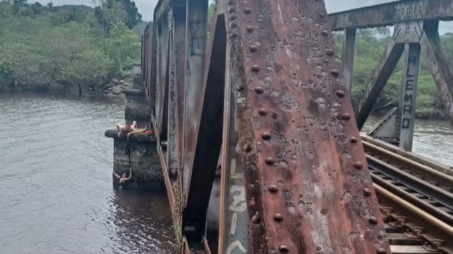 Mulher cai da ponte em Santa Catarina 