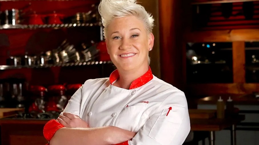 Chef Anne Burrell, estrela da TV americana, morre aos 55 anos Chef Anne Burrell, estrela da TV americana, morre aos 55 anos